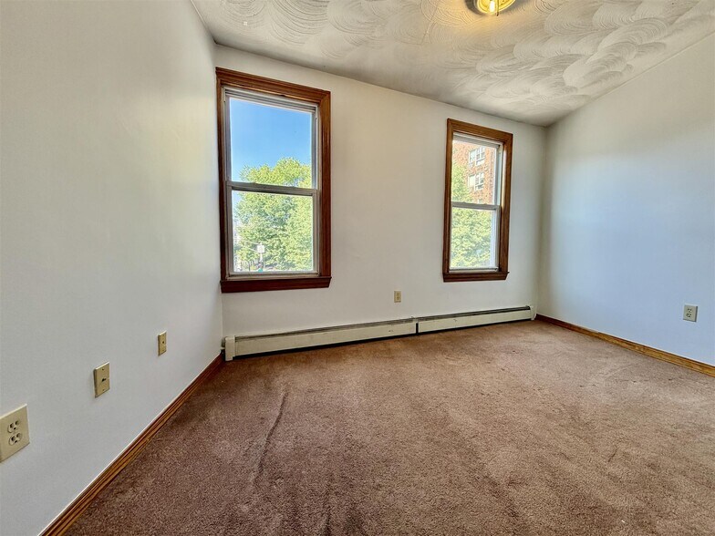 Building Photo - 1236 Cambridge St