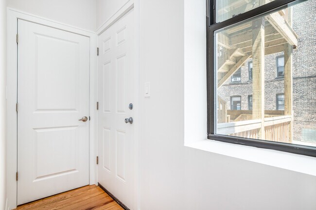 Building Photo - 5407 S Harper Ave
