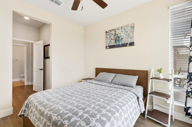 Building Photo - 10068 Carinata Dr