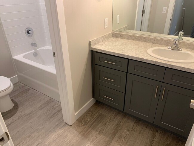 Building Photo - Beautiful Town home in Cedar City