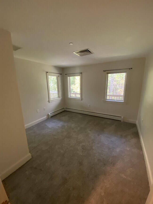 Building Photo - 49 Springbrook Dr