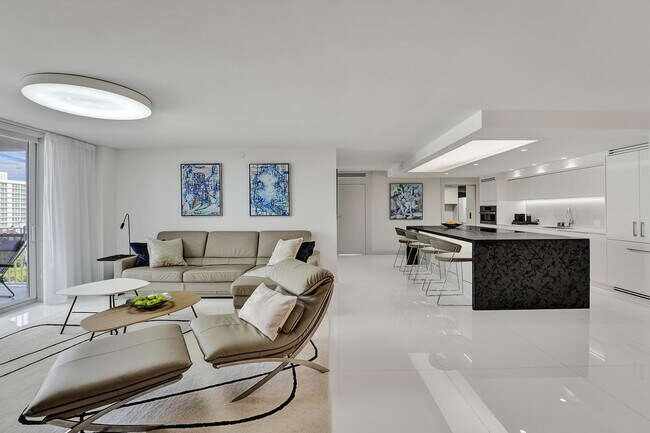 Building Photo - 3606 S Ocean Blvd