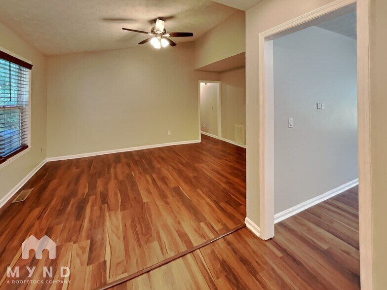 Building Photo - 3259 Pawnee Dr