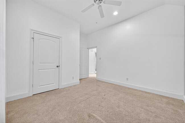 Building Photo - 6 S Berryline Cir