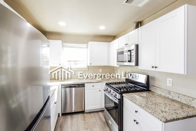 Building Photo - 3526 N Estrella Ave