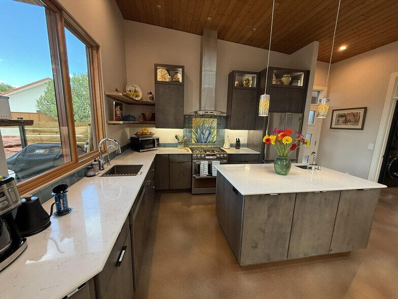 Building Photo - 105 Rojo Dr