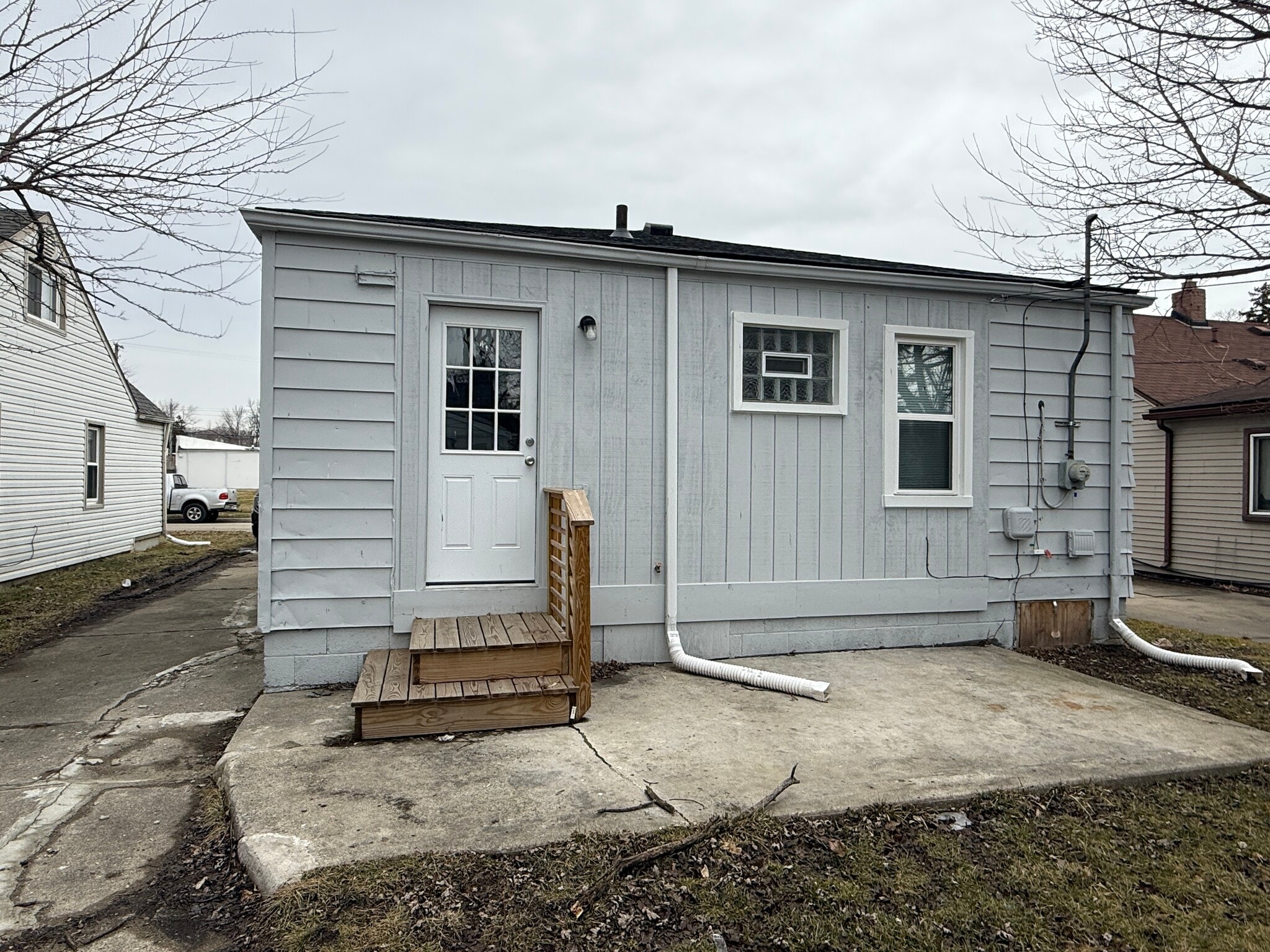 Building Photo - 14310 Hobart Ave