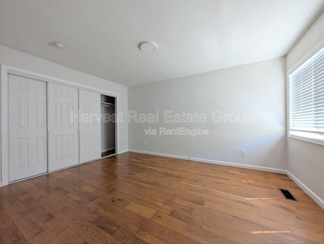 Building Photo - 951 Elm St