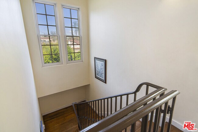 Building Photo - 131 S Martel Ave