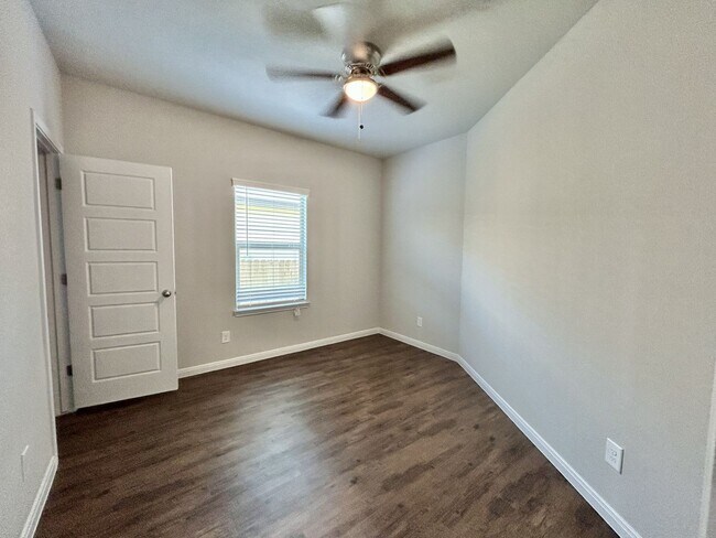Building Photo - 10007 Westover Bluff