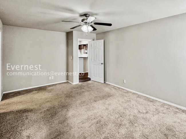 Building Photo - 3 Bed/2 Bath Home with Fenced Yard & Garage / Pet-Friendly / Available Soon!