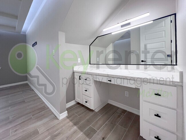 Building Photo - Stunning 3- bed/ 2.5 upgraded luxury townhome in Pharr at a Reduced Price