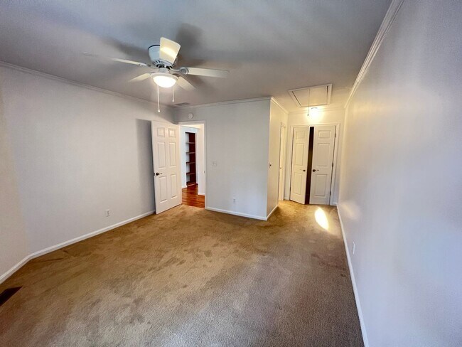 Building Photo - Branchlands Condo