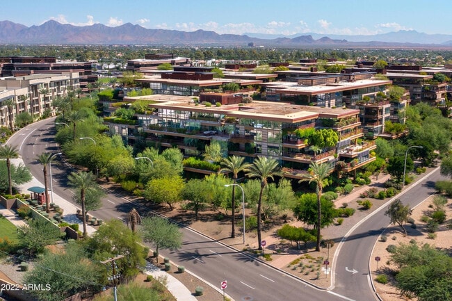 Building Photo - 7127 E Rancho Vista Dr