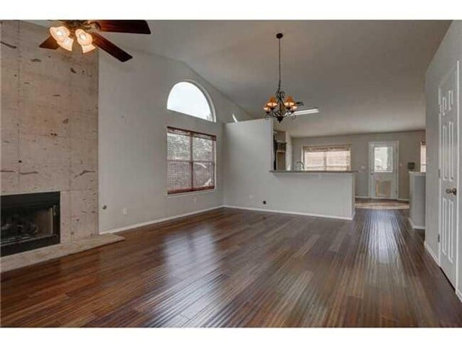 Building Photo - Amazing 3 bedroom 2 bath home is West El Paso!
