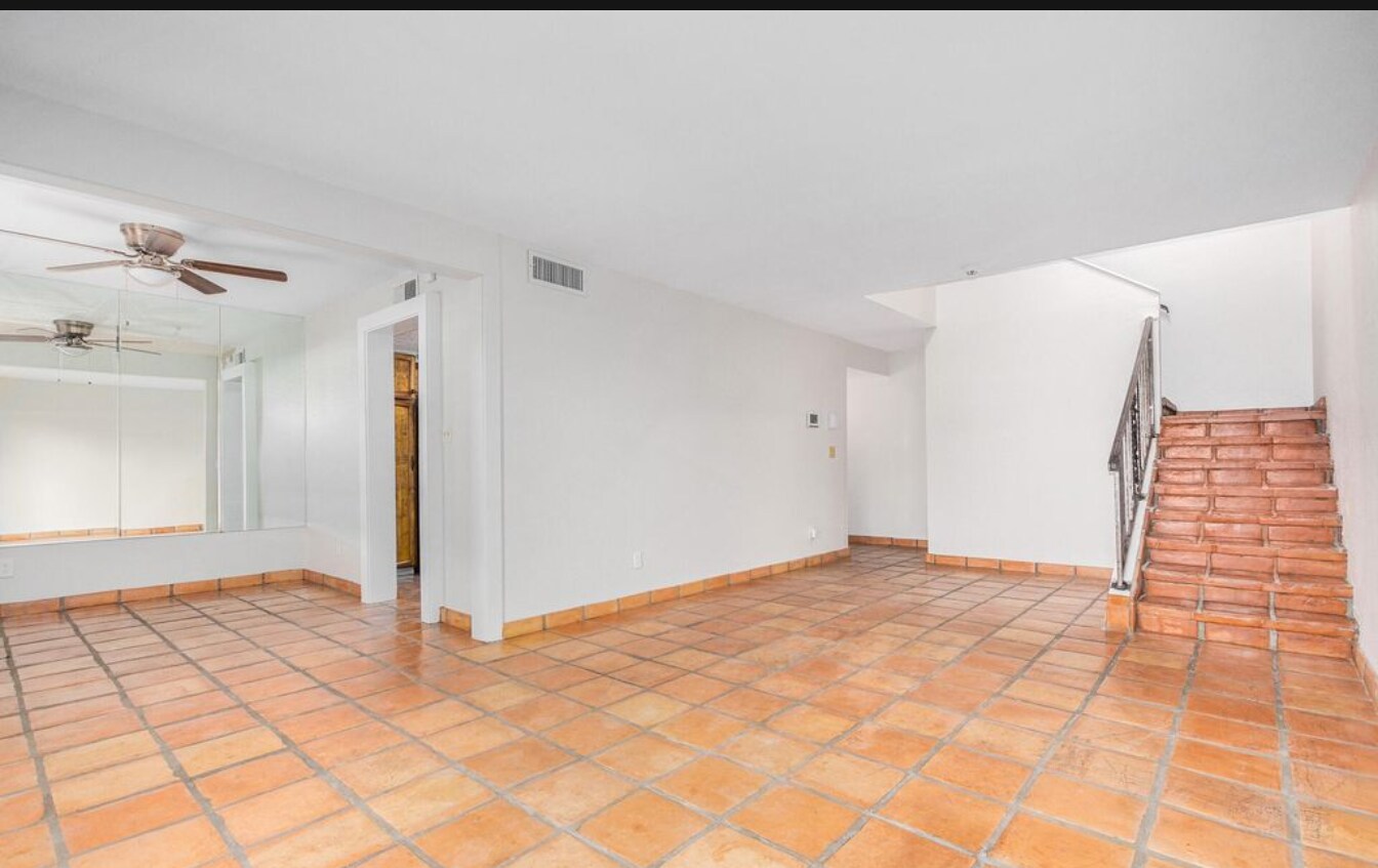 Building Photo - 4482 W Palmaire Ave