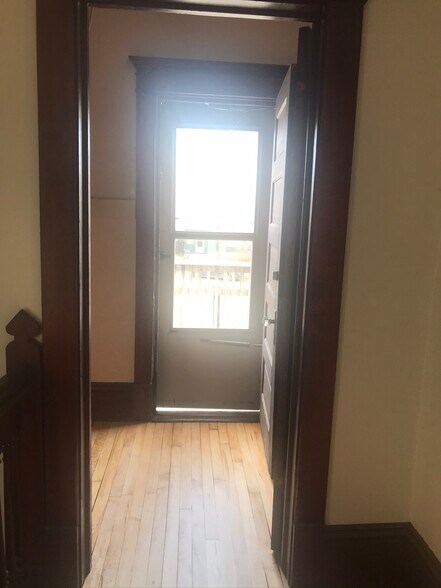 Building Photo - 712 6th St NE