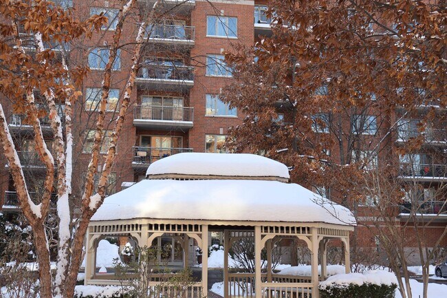 Building Photo - 390 Western Ave