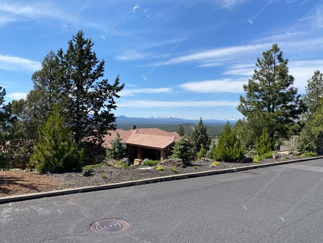 Building Photo - Luxury Living with Unmatched Cascade Views...