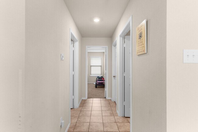 Building Photo - 4-bedroom 2-bathroom house!  Close to Fort Hood!