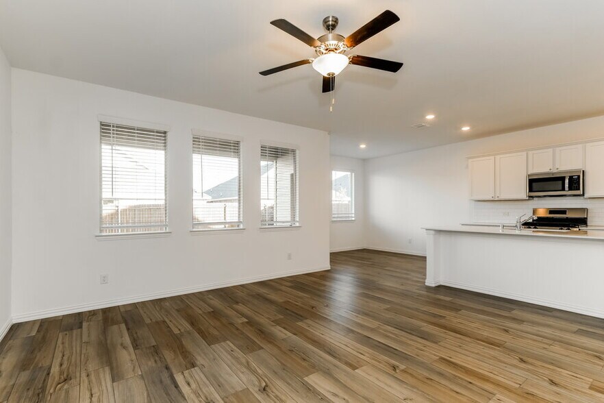 Building Photo - 1114 Daffodil St