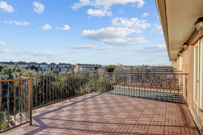 Building Photo - 9133 Creekstone Lake Dr