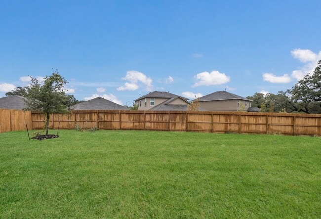 Building Photo - Private Cul-de-Sac Living with Spacious Backyard