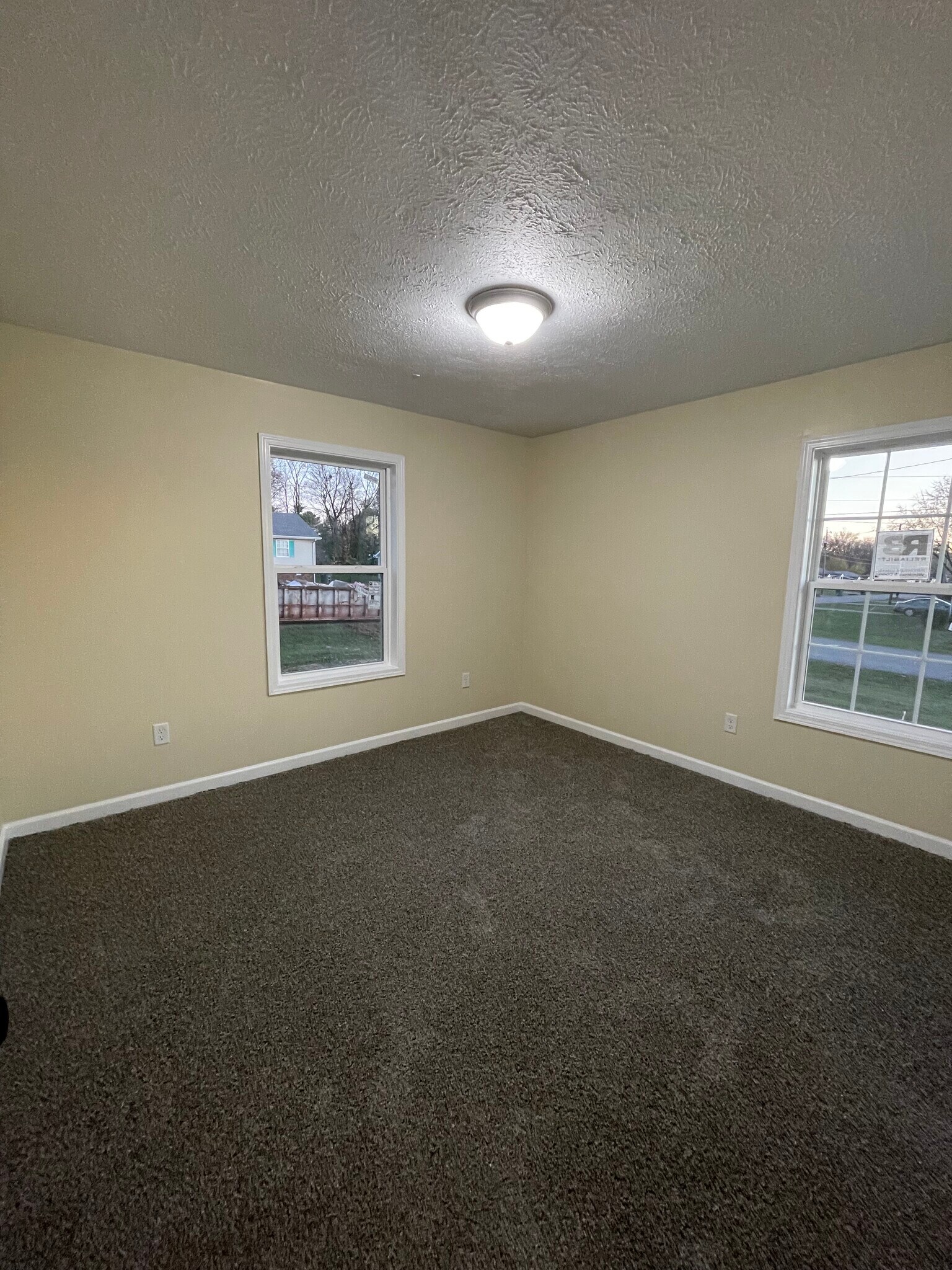 Building Photo - 633 Colonette Dr