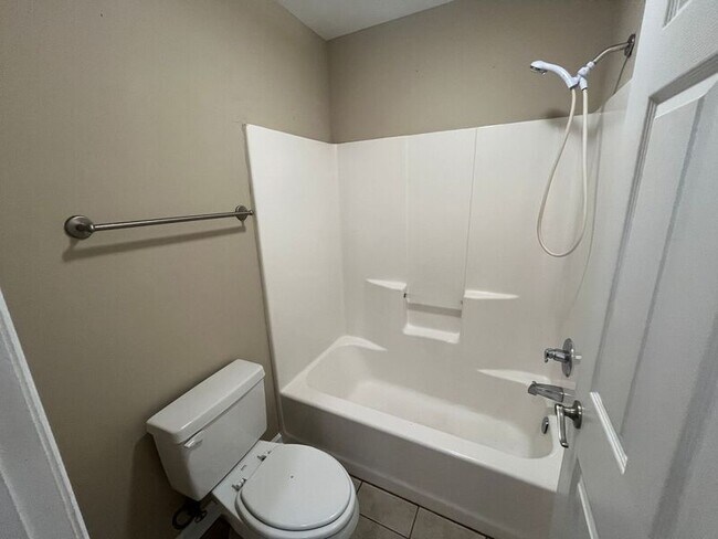 Building Photo - 60 Mineola Ave