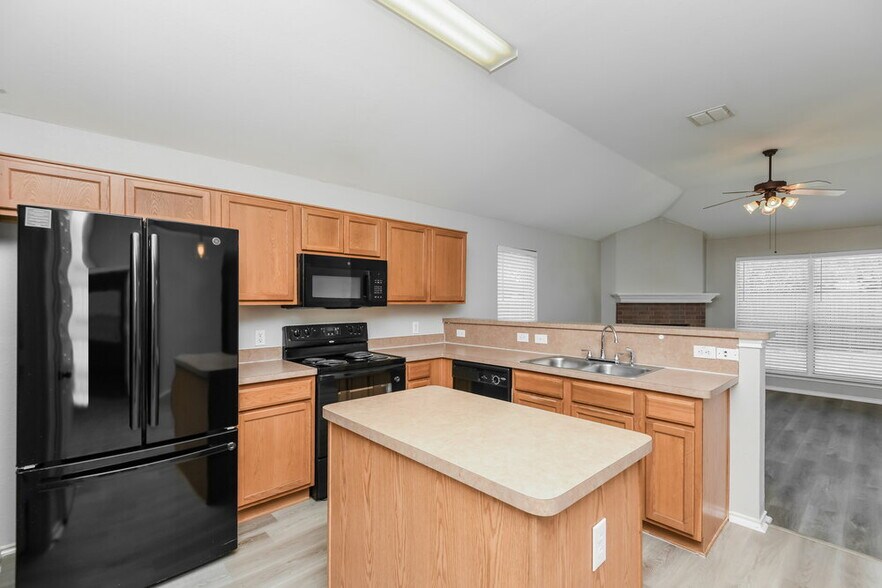 Building Photo - 1345 Meadowbrook Ln