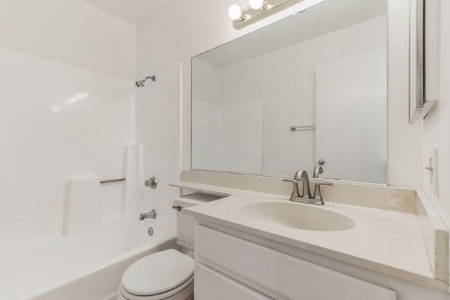 Building Photo - 74624 Driftwood Dr