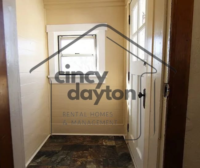 Building Photo - 1654 Suman Ave