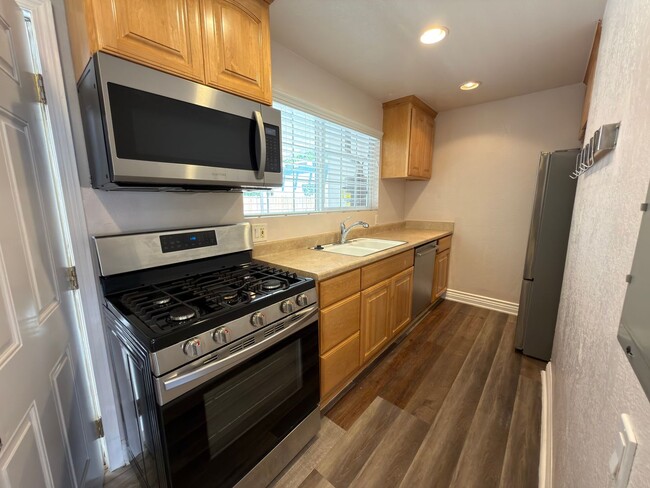Building Photo - 418 E La Veta Ave