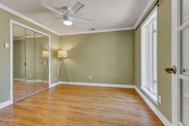 Building Photo - Available now! 3 BR/3BA Madson riverfront ...