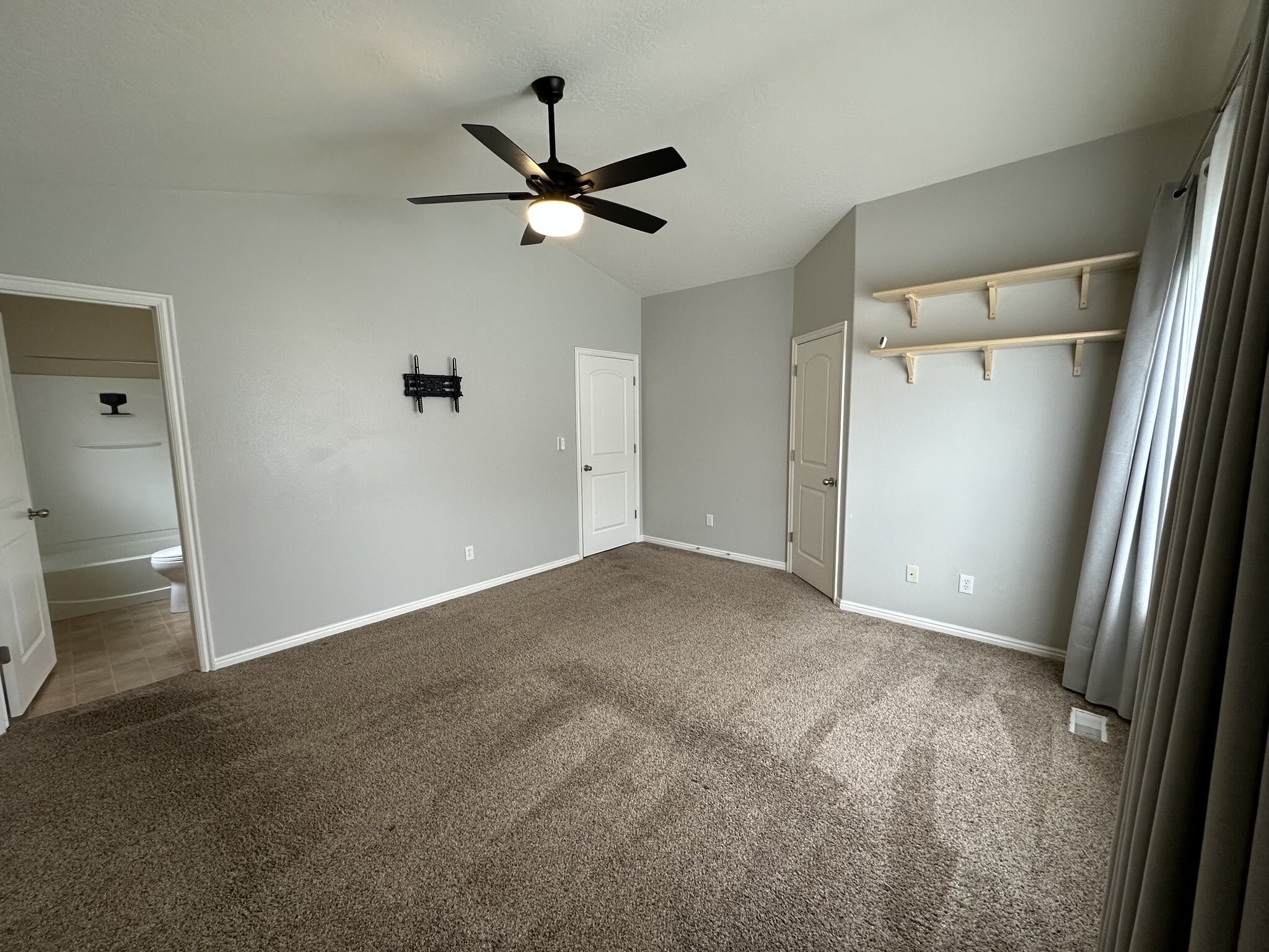 Building Photo - 775 Black Horse Dr