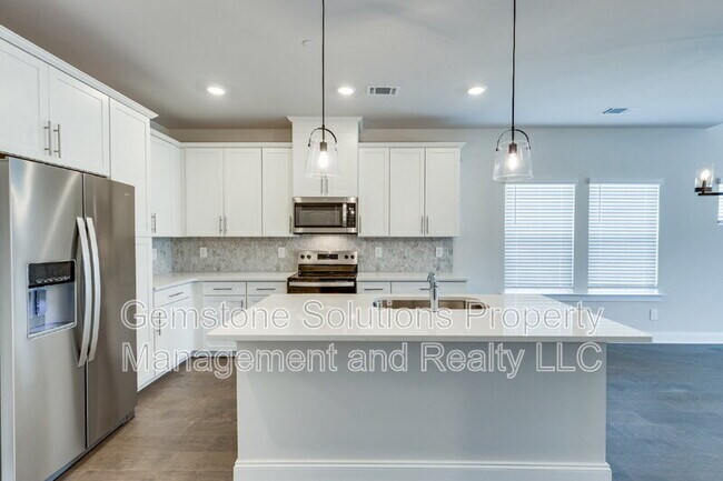 Building Photo - 204 Douglas Bend Rd