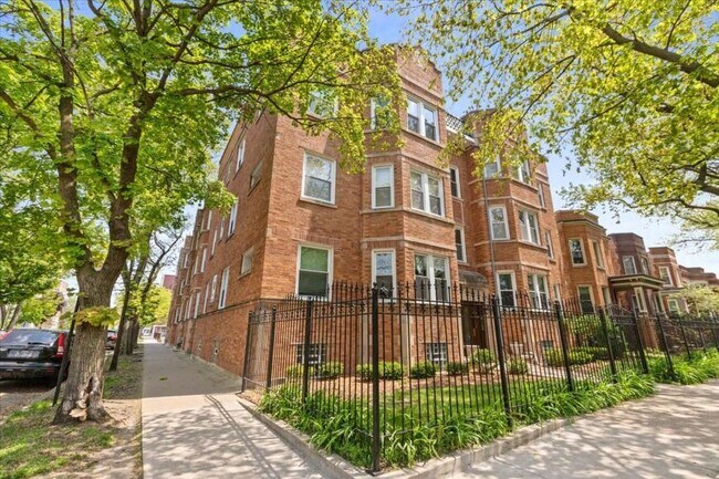 Building Photo - 1 bedroom in Chicago IL 60640