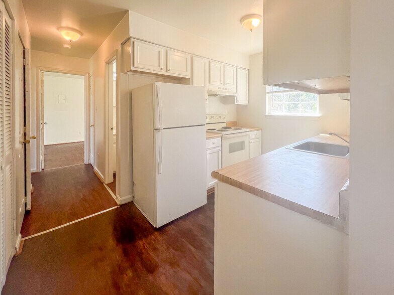 Building Photo - 520 Lancaster Creek Dr