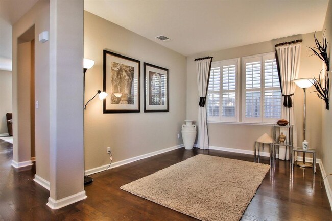 Building Photo - Stunning (Formal Model) 3/3 w/Huge Loft!  Please read entire ad before requesting a viewing!!