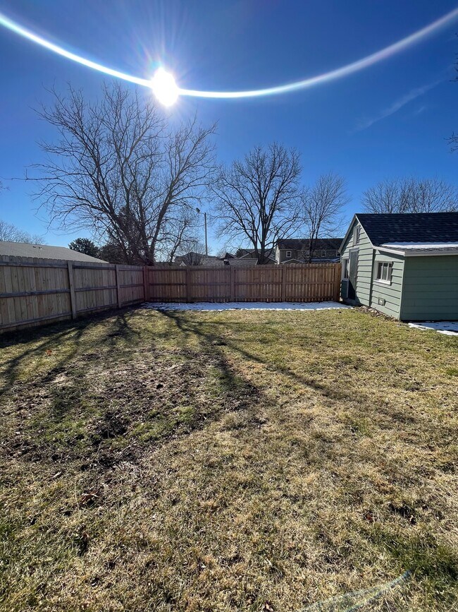 Large fenced in back yard - 529 S Gault St