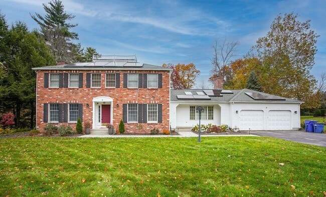 Primary Photo - 14 Horseshoe Ln