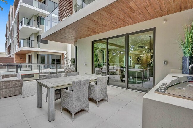 Building Photo - 3040 N Ocean Blvd