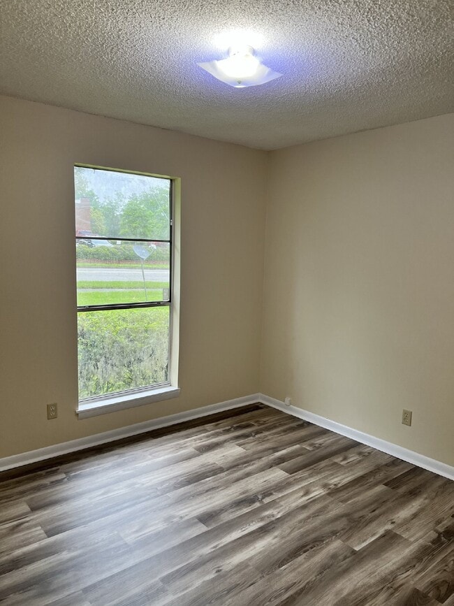 Building Photo - House for Rent