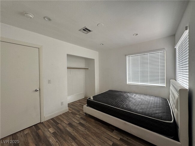 Building Photo - 4454 Bertram Ln