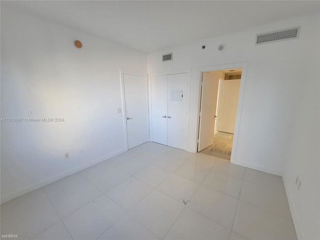 Building Photo - 1 br, 1 bath Condo - 1050 Brickell Ave Apt...