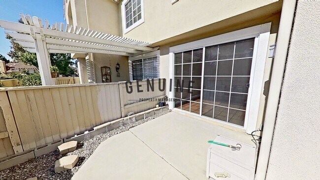 Building Photo - Dual Master Two Bedroom Townhouse in Gated...