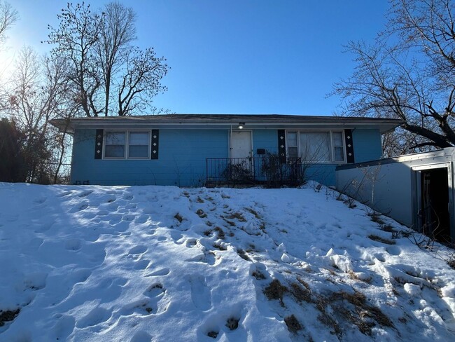 Primary Photo - Charming 2 Bed, 2 Bath Home with New Updat...