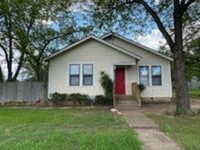 Building Photo - FOR LEASE!! Great location!
