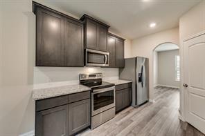 Building Photo - 2306 Dahlia Way