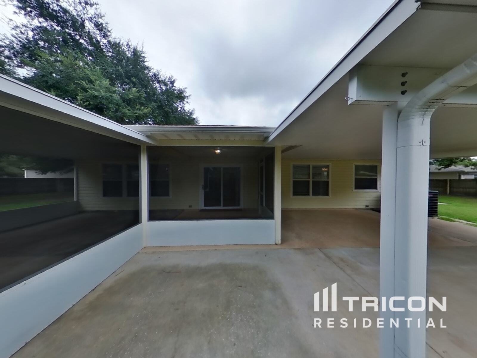 Building Photo - 746 Roland Lakes Dr